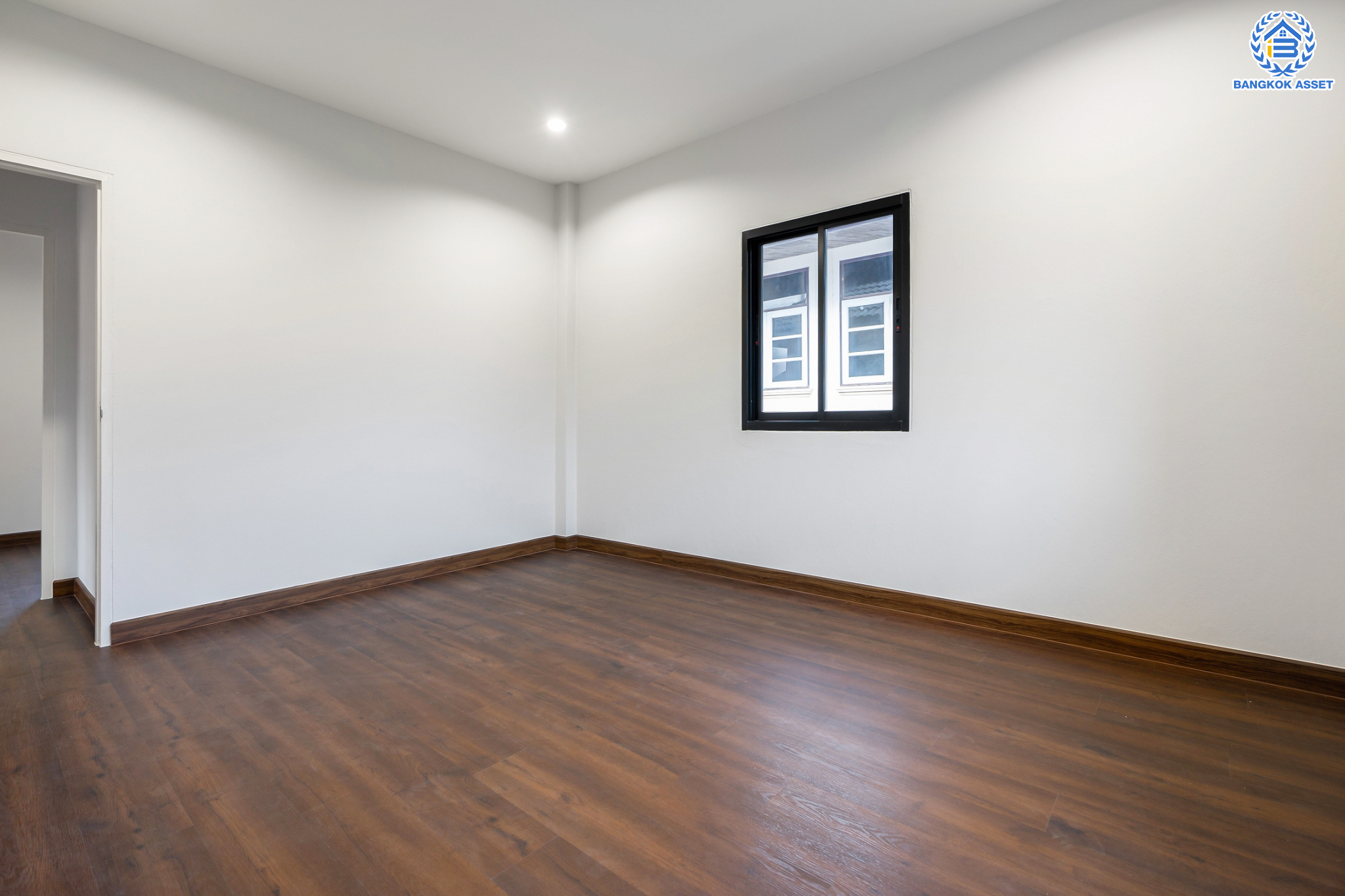 บ้านมือสองตกแต่งใหม่ ม.บ้านสาวิตรี พุทธมณฑลสาย3 หลังมุม เนื้อที่ 56.2 ตร.ว. ฟังก์ชัน 3 ห้องนอน 3 ห้องน้ำ จอดรถได้ 2 คัน บนทำเลใกล้ทางคู่ขนานลอยฟ้าบรมราชชนนี ม.มหิดล เซ็นทรัลศาลายา และรายล้อมด้วยสิ่งอำนวยความสะดวกครบ!